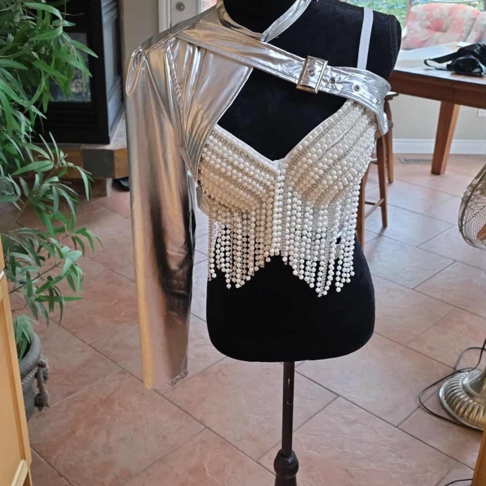 ROMWE Silver Asymmetrical Jacket - Picture 2 of 8